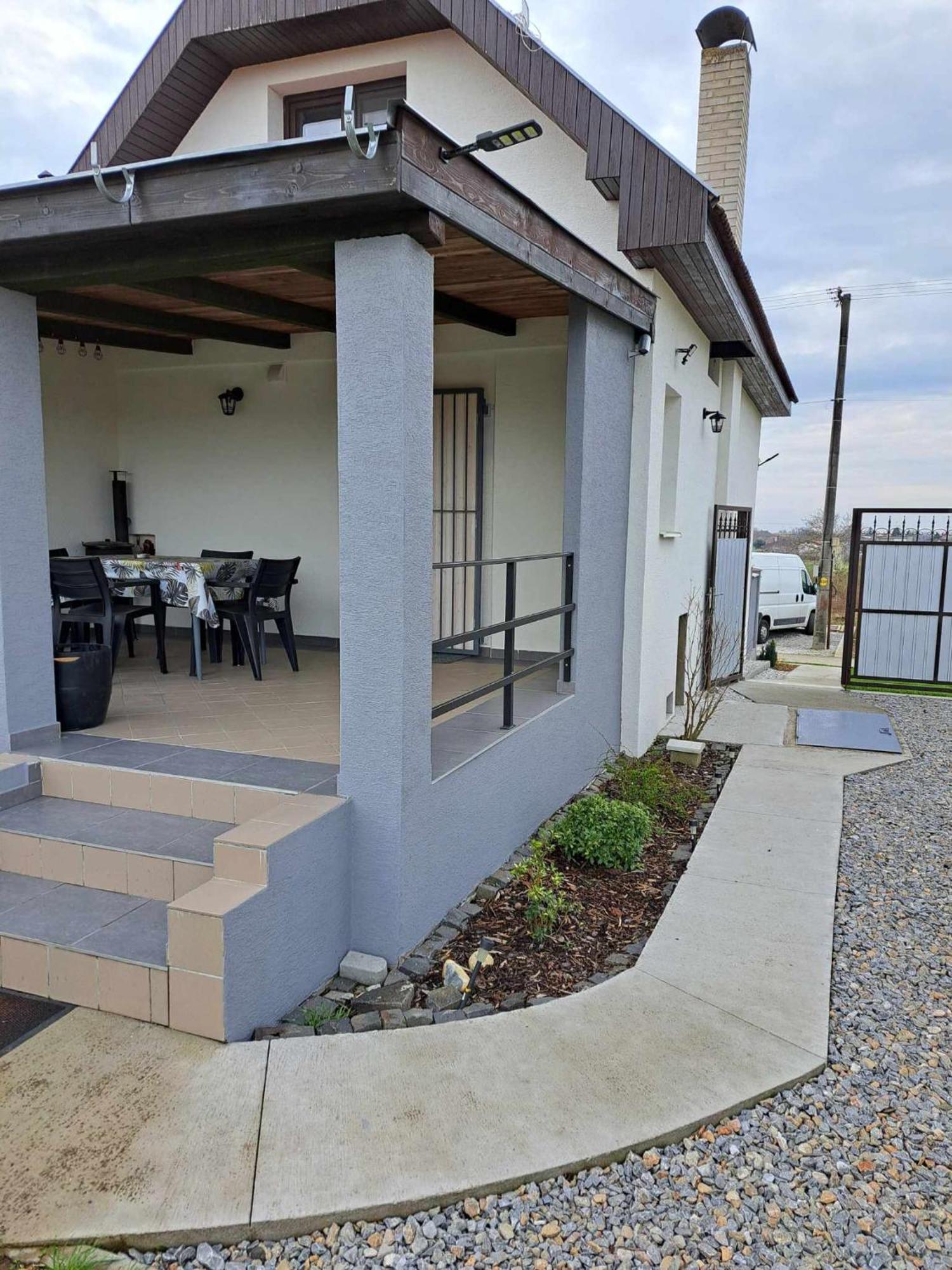 Grapeline Guesthouse Chotin Εξωτερικό φωτογραφία